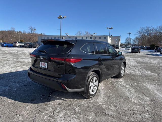 used 2022 Toyota Highlander car, priced at $32,487