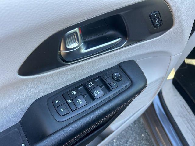 used 2020 Chrysler Pacifica car, priced at $19,995