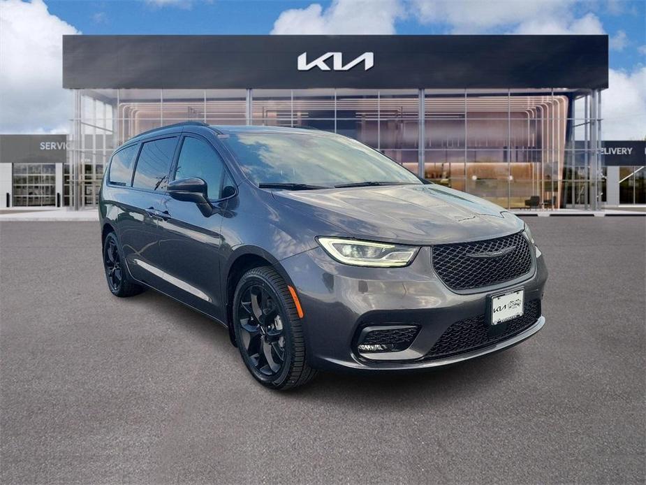 used 2021 Chrysler Pacifica car, priced at $32,619