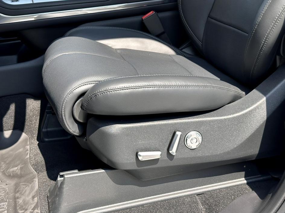 new 2025 Lincoln Navigator L car, priced at $104,421
