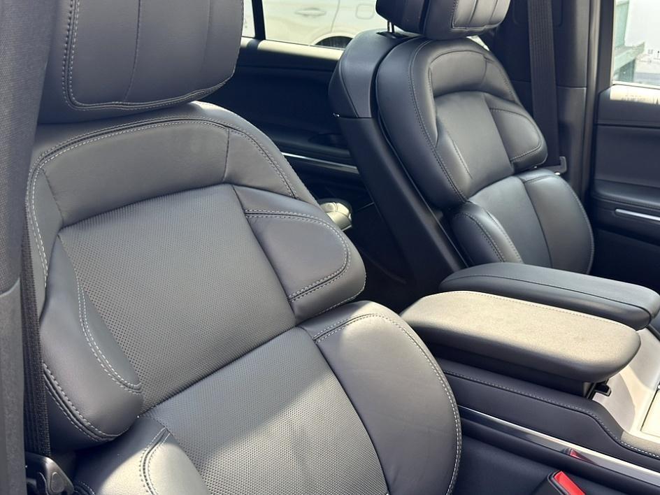 new 2025 Lincoln Navigator L car, priced at $104,421