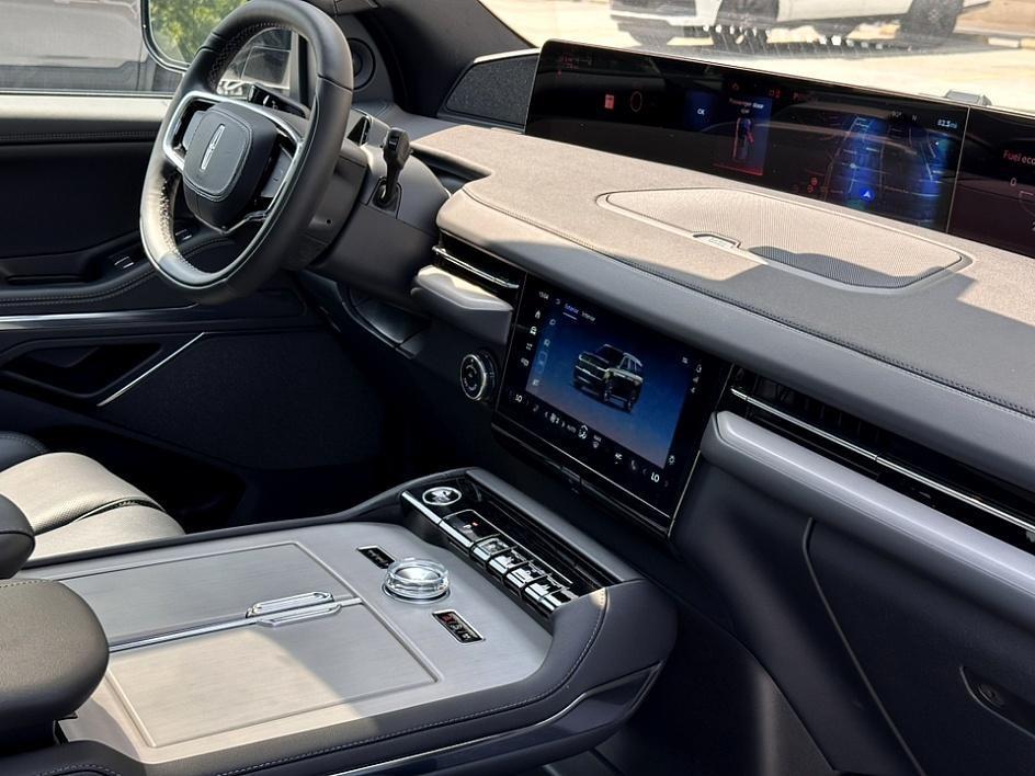new 2025 Lincoln Navigator L car, priced at $104,421