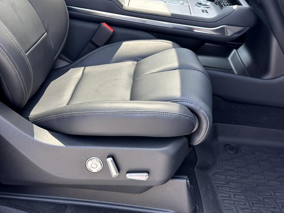 new 2025 Lincoln Navigator L car, priced at $104,421