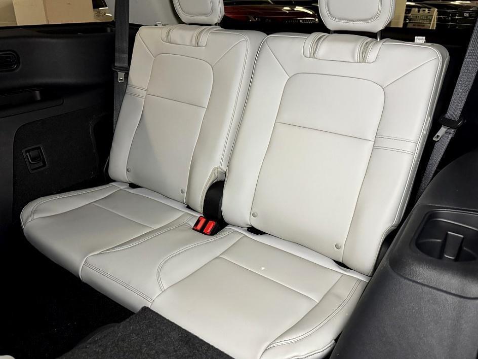 new 2025 Lincoln Aviator car, priced at $61,605
