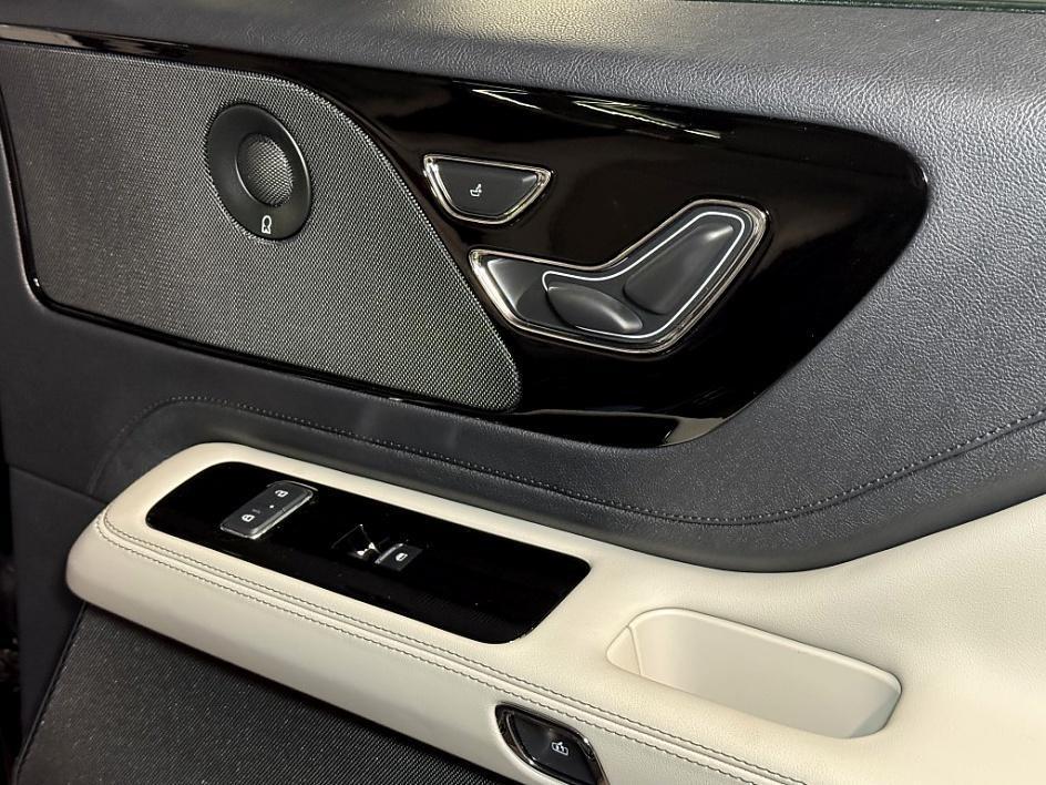 new 2025 Lincoln Aviator car, priced at $61,605
