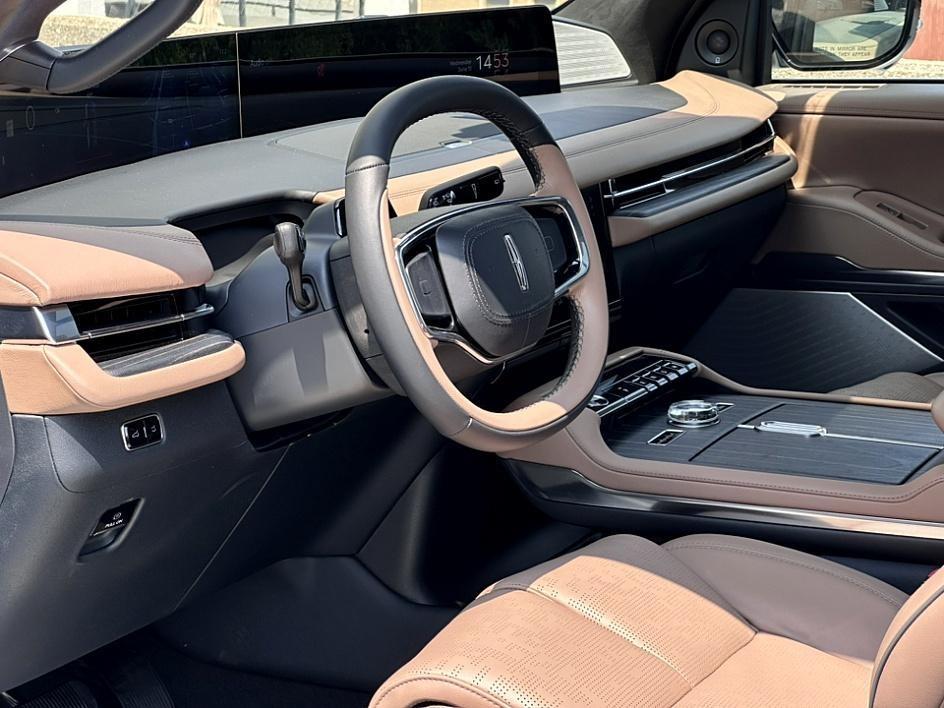 new 2025 Lincoln Navigator L car, priced at $122,480