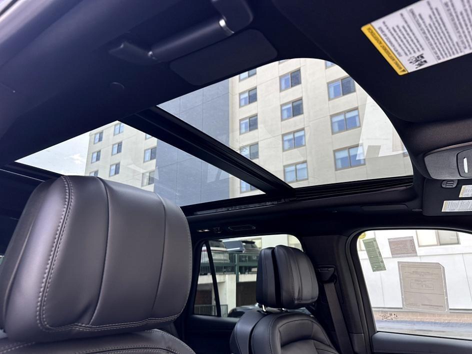 new 2025 Lincoln Navigator L car, priced at $104,056