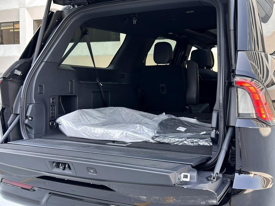 new 2025 Lincoln Navigator L car, priced at $104,056