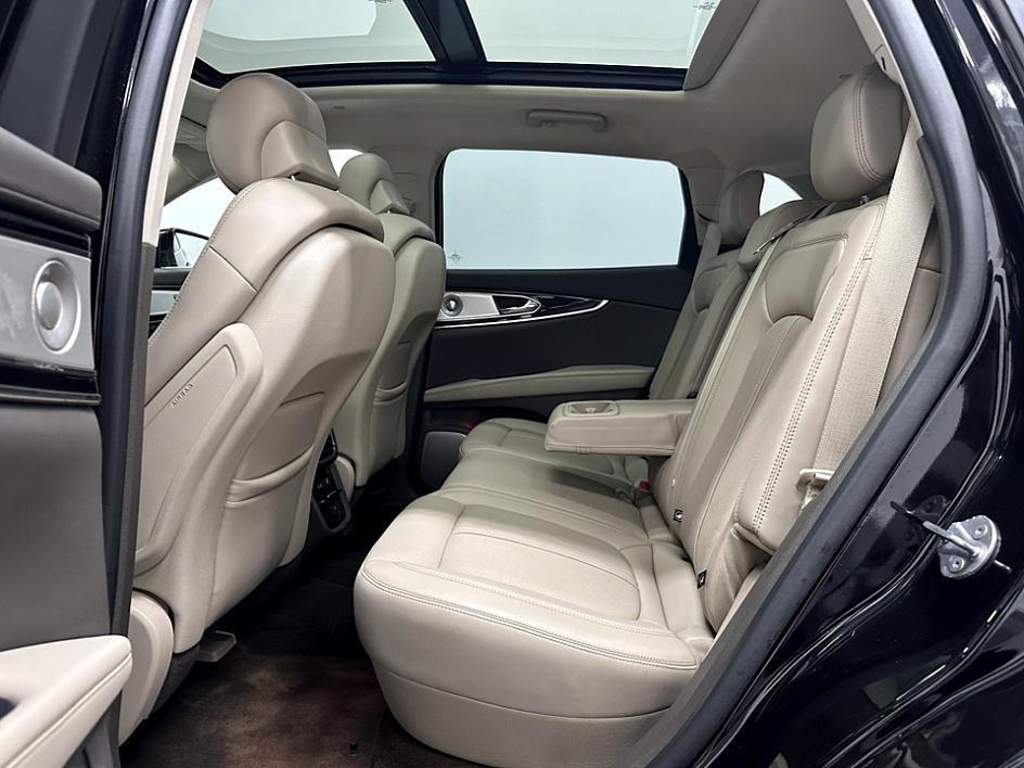 used 2021 Lincoln Nautilus car, priced at $33,000