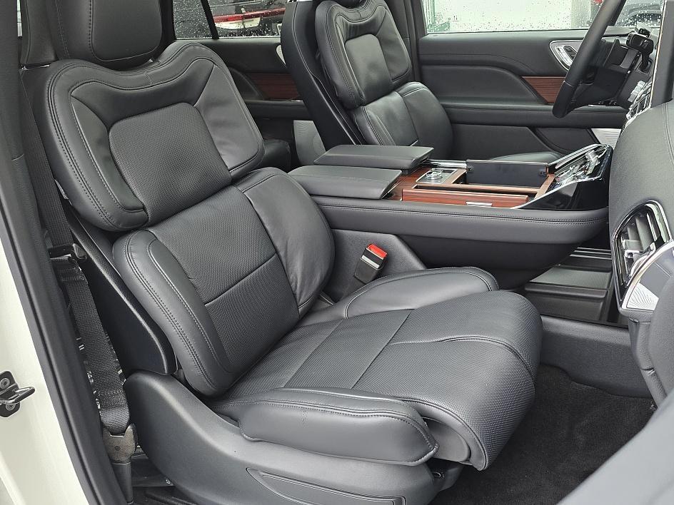 new 2024 Lincoln Navigator car, priced at $85,504