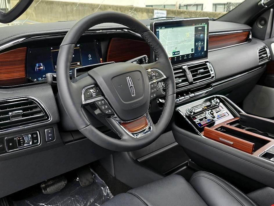 new 2024 Lincoln Navigator car, priced at $85,504