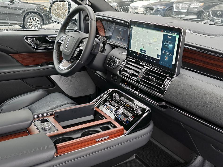 new 2024 Lincoln Navigator car, priced at $85,504