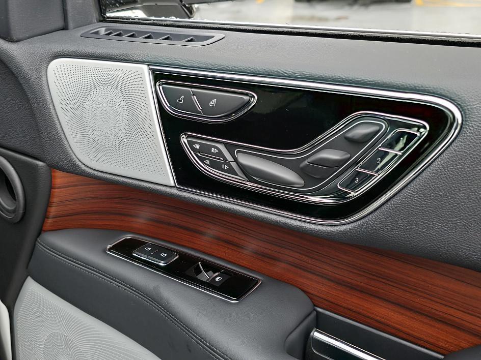 new 2024 Lincoln Navigator car, priced at $85,504