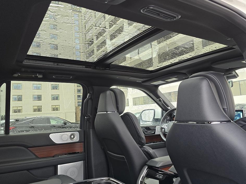 new 2024 Lincoln Navigator car, priced at $85,504