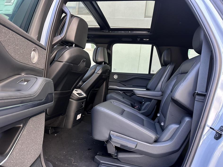 new 2025 Lincoln Navigator L car, priced at $109,545
