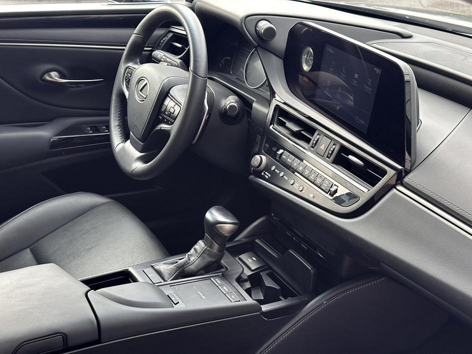 used 2022 Lexus ES 350 car, priced at $31,000
