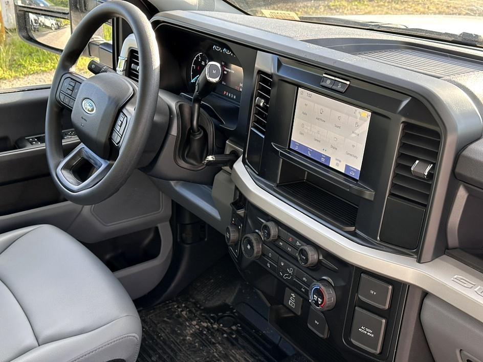 new 2025 Ford F-350 car, priced at $65,276