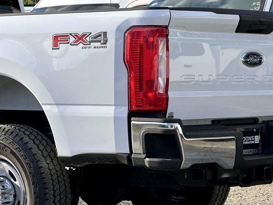 new 2025 Ford F-350 car, priced at $65,276