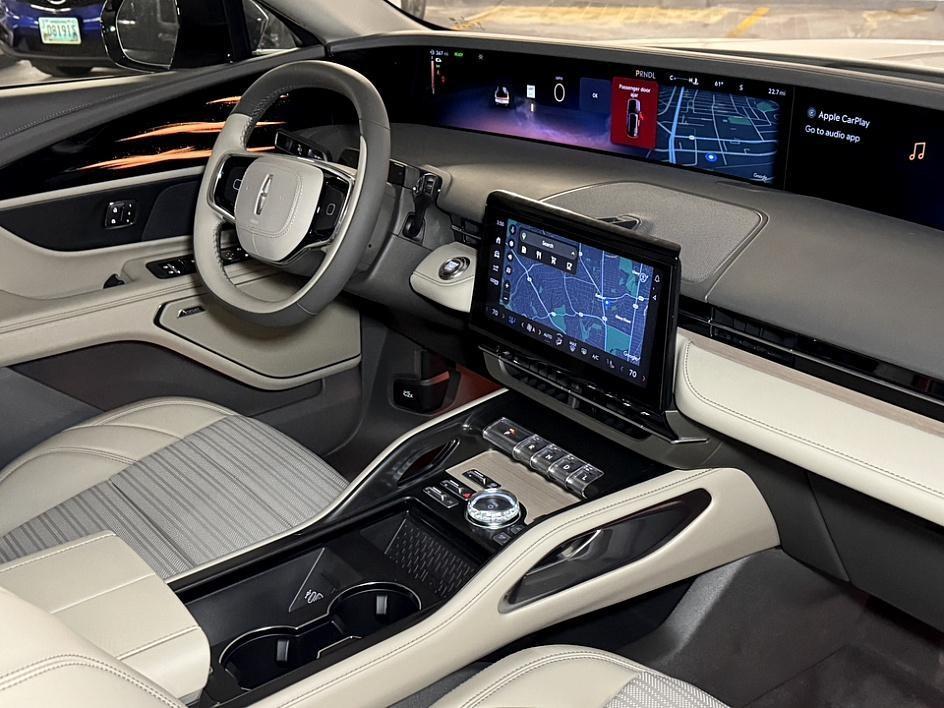 new 2025 Lincoln Nautilus car, priced at $58,551