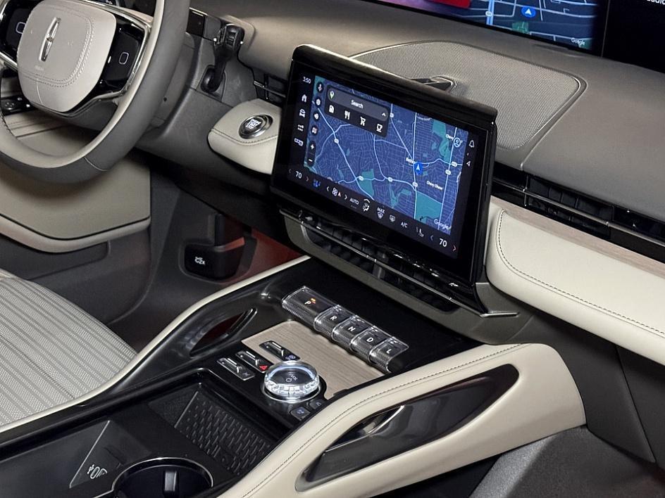 new 2025 Lincoln Nautilus car, priced at $58,551