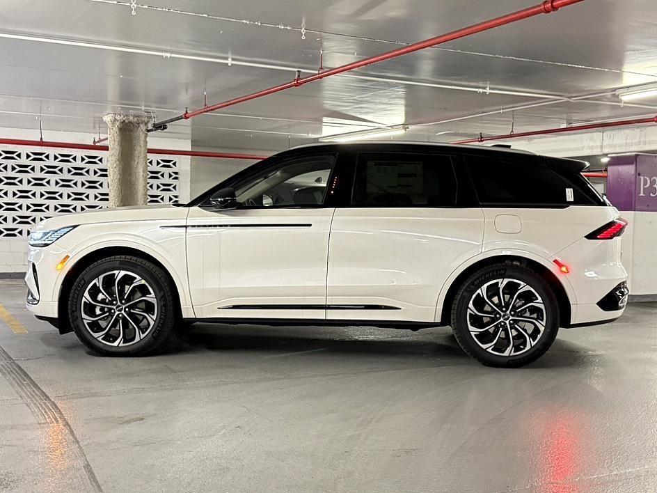 new 2025 Lincoln Nautilus car, priced at $58,551