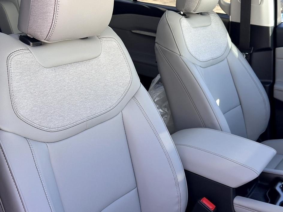 new 2025 Ford Explorer car, priced at $46,227
