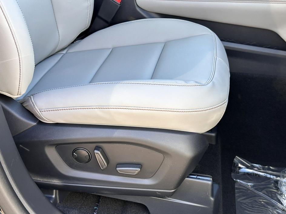 new 2025 Ford Explorer car, priced at $46,227