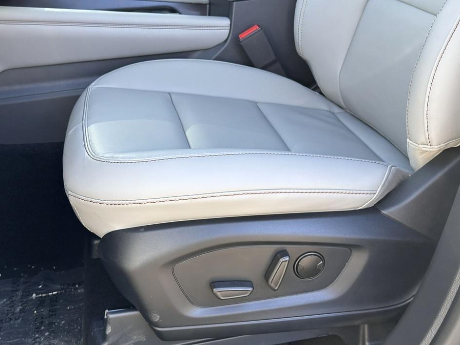 new 2025 Ford Explorer car, priced at $46,227