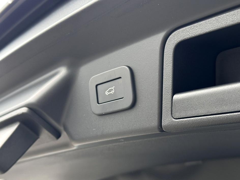 used 2025 Land Rover Range Rover Velar car, priced at $55,000