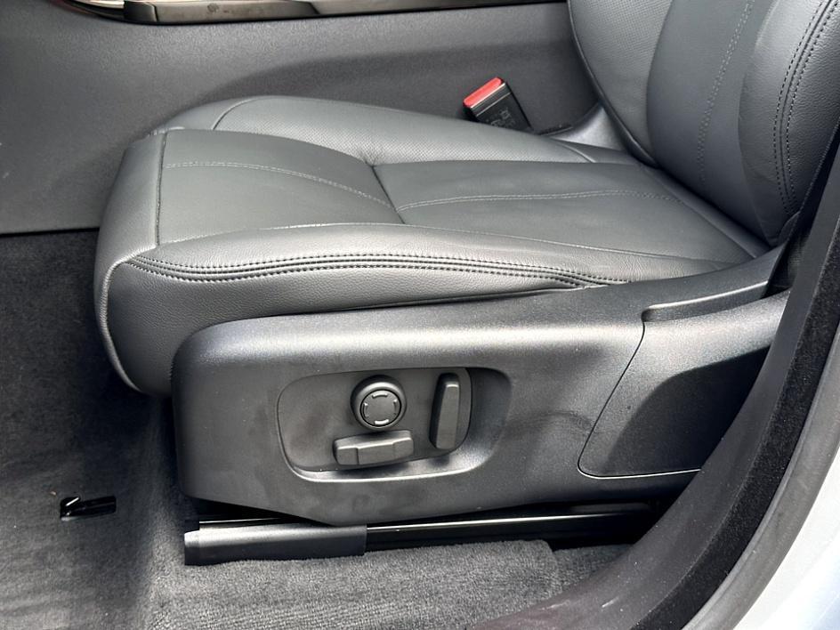 used 2025 Land Rover Range Rover Velar car, priced at $55,000