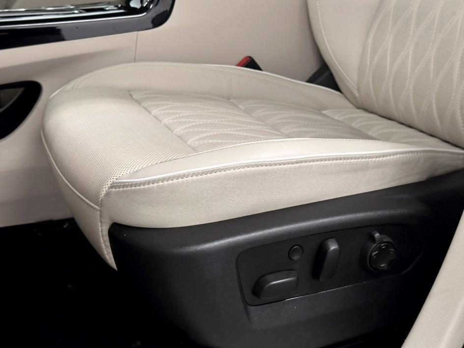 used 2021 Buick Envision car, priced at $24,500