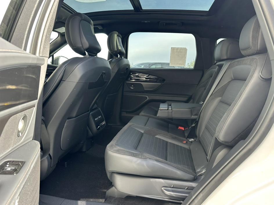 new 2025 Lincoln Nautilus car, priced at $61,071