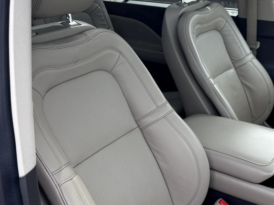 used 2021 Lincoln Aviator car, priced at $40,000