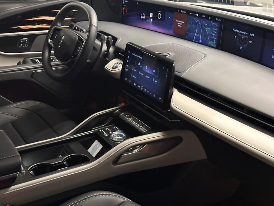 new 2025 Lincoln Nautilus car, priced at $52,857