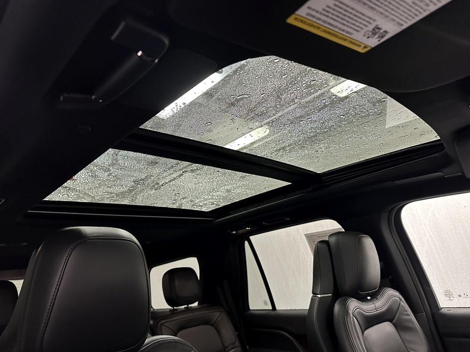 used 2022 Lincoln Navigator car, priced at $61,500
