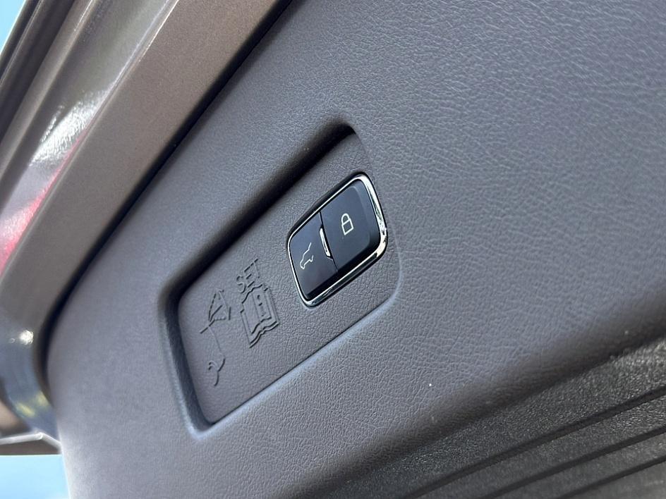 used 2020 Lincoln Aviator car, priced at $33,500