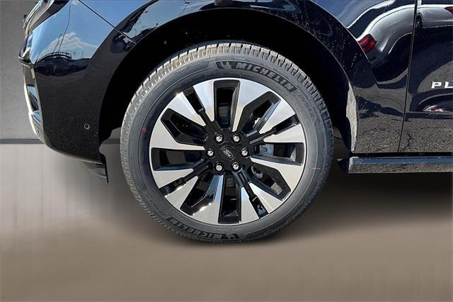 new 2025 Ford Expedition car, priced at $85,354
