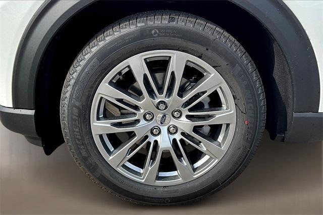 new 2025 Ford Explorer car, priced at $51,715