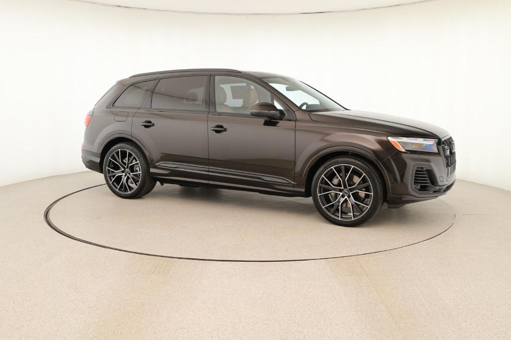 new 2025 Audi Q7 car, priced at $84,870