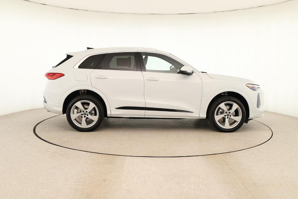 new 2025 Audi Q5 car, priced at $61,890