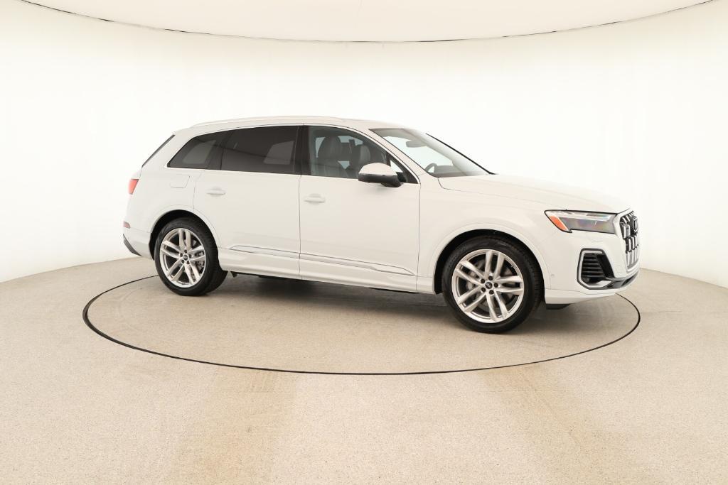 new 2025 Audi Q7 car, priced at $76,900