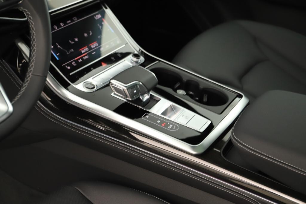 new 2025 Audi Q7 car, priced at $76,900