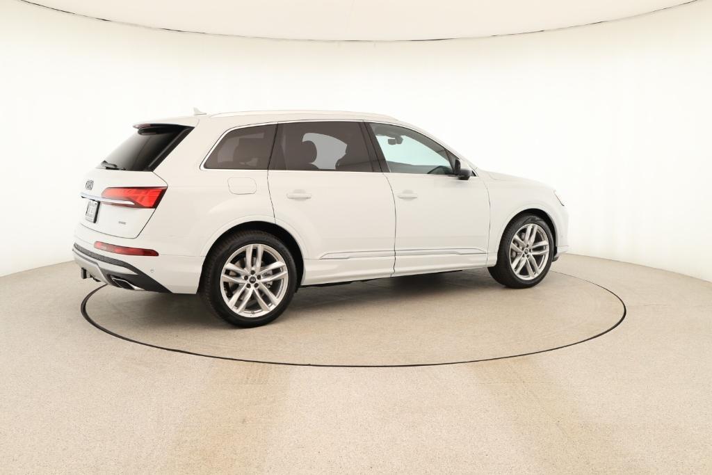 new 2025 Audi Q7 car, priced at $76,900