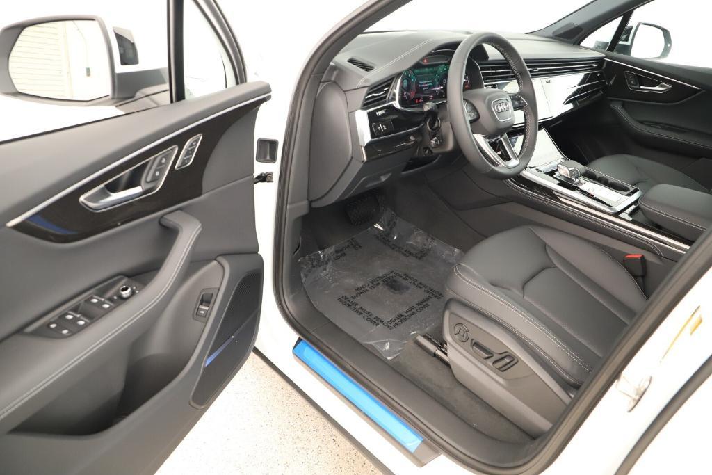 new 2025 Audi Q7 car, priced at $76,900