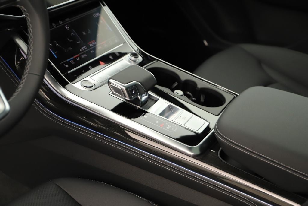 new 2025 Audi Q7 car, priced at $76,300