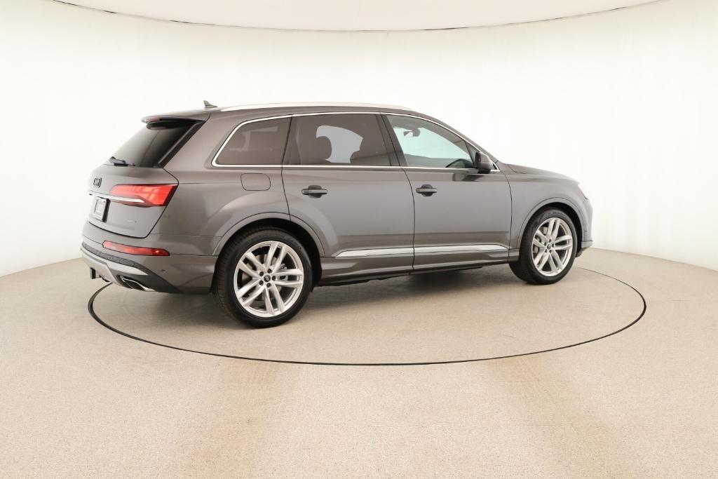 new 2025 Audi Q7 car, priced at $76,300