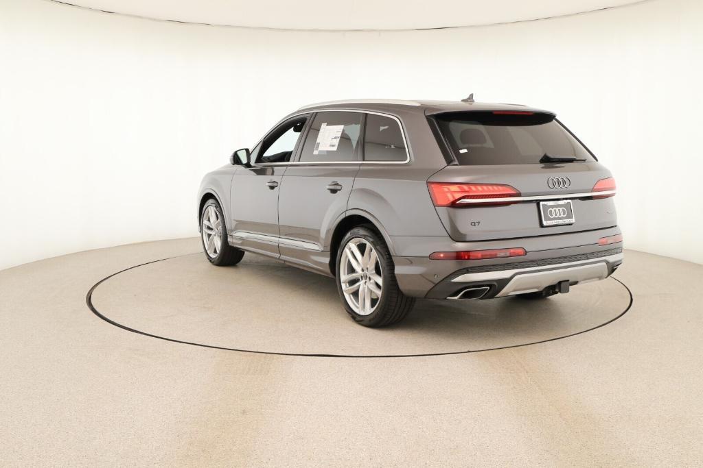 new 2025 Audi Q7 car, priced at $76,300