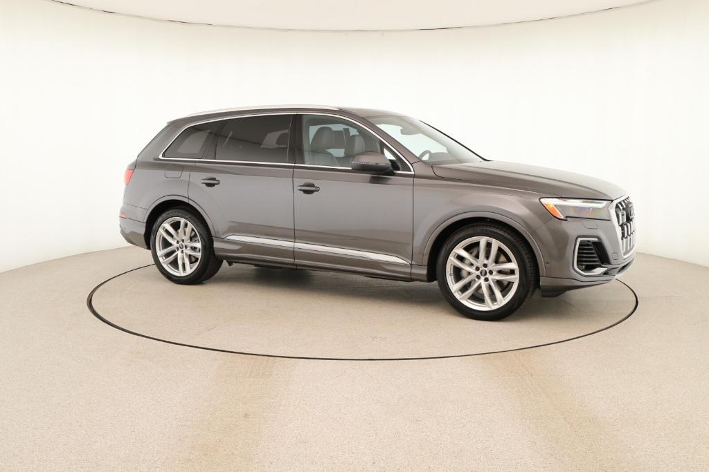 new 2025 Audi Q7 car, priced at $76,300