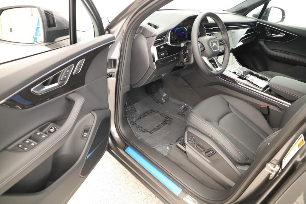new 2025 Audi Q7 car, priced at $76,300
