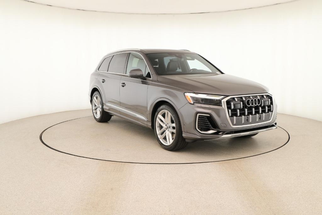 new 2025 Audi Q7 car, priced at $76,300